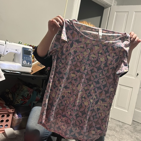 Perfect tee Lularoe - Picture 2 of 2